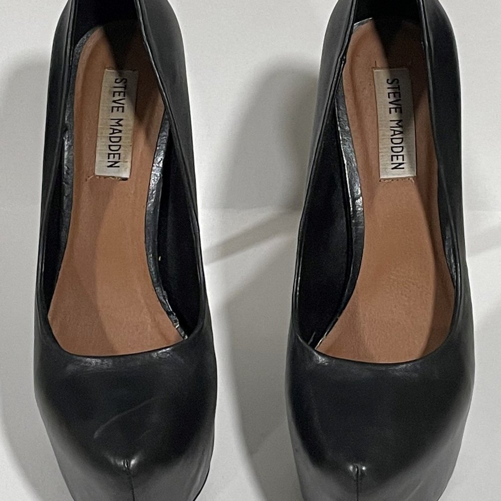 Steve Madden Black pumps